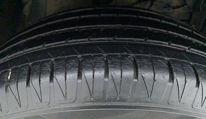 2017 Maruti Vitara Brezza ZDI PLUS, Diesel, Manual, 75,469 km, Right Front Tyre Tread