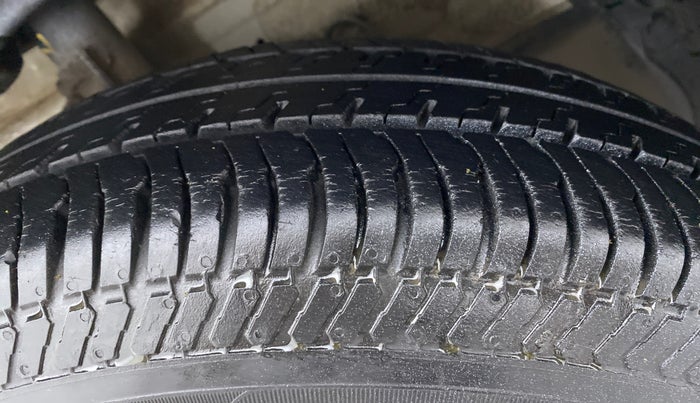 2016 Maruti Swift Dzire VXI, Petrol, Manual, 19,947 km, Right Front Tyre Tread