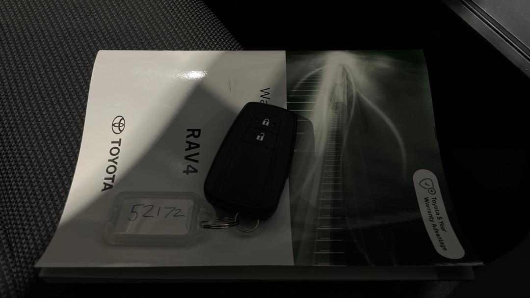 2023 Toyota RAV4 Gx (AWD) Hybrid, Automatic, 55263 km, Key Close-up
