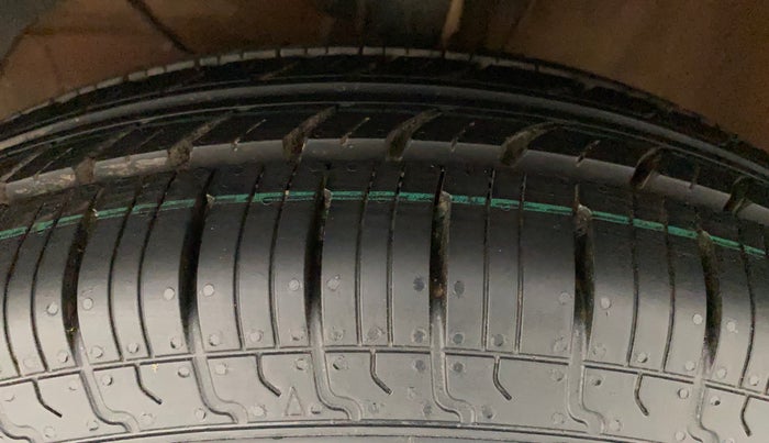2017 Maruti Dzire VXI AMT, Petrol, Automatic, 57,398 km, Left Front Tyre Tread