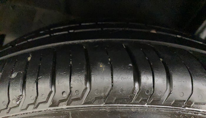 2022 Hyundai NEW I20 ASTA (O) 1.2 MT, Petrol, Manual, 31,996 km, Left Rear Tyre Tread