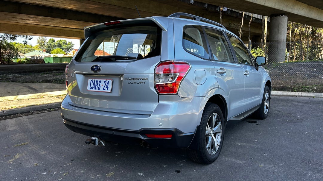 Right Back Diagonal (45- Degree) View