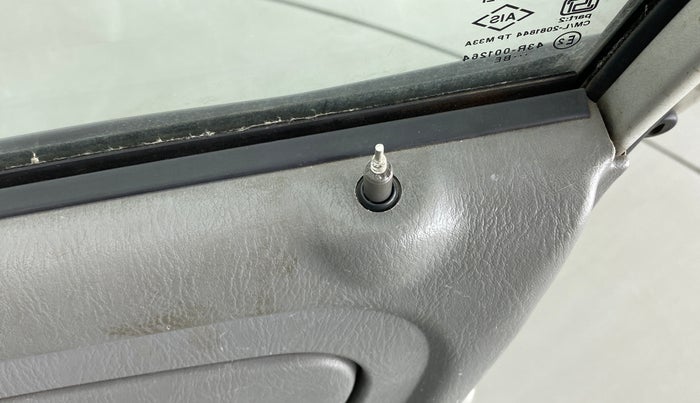 2014 Maruti Alto K10 LXI P, Petrol, Manual, 64,645 km, Lock system - Door lock knob has minor damage