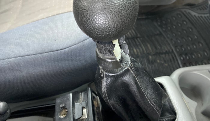 2014 Maruti Alto K10 LXI P, Petrol, Manual, 64,158 km, Gear lever - Knob has minor damage