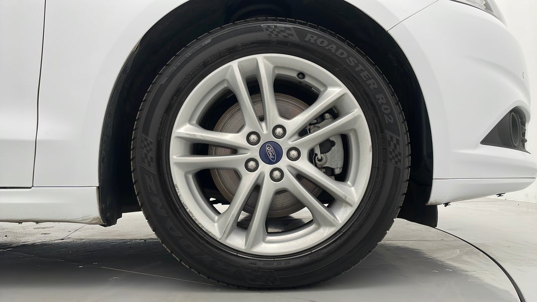 2018 Ford Mondeo Ambiente, Automatic, 124060 km, Right Front Wheel