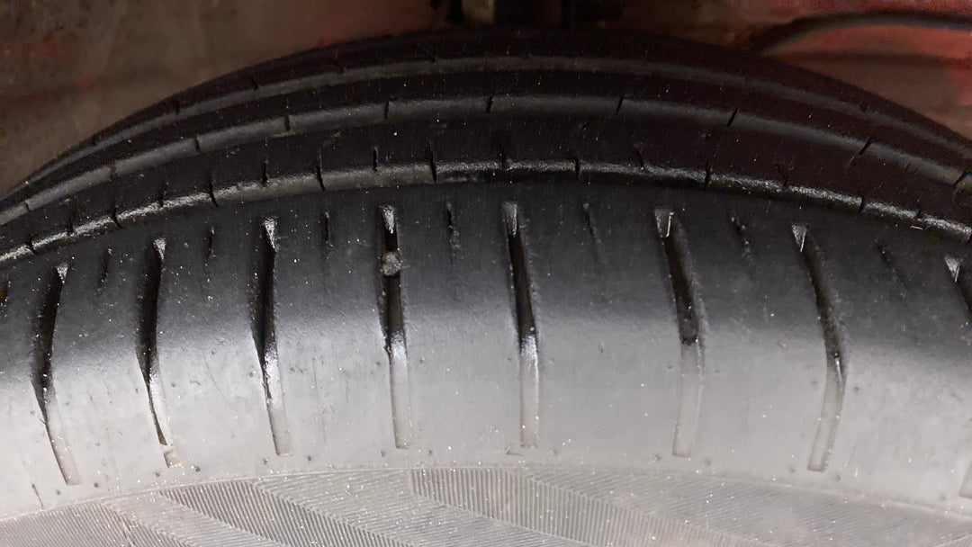 Right Front Tyre Tread