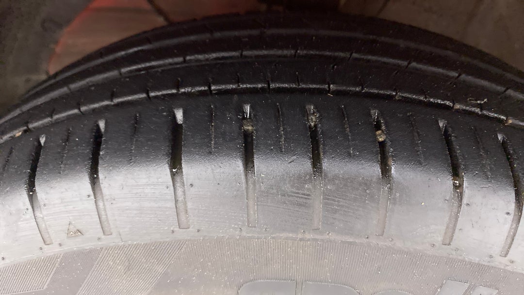 Left Front Tyre Tread