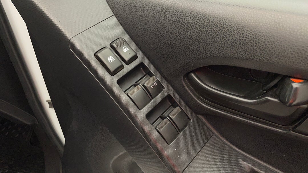 2018 Isuzu D-MAX Sx Hi-ride (4x2), Automatic, 84419 km, Drivers Side Door Panel Controls