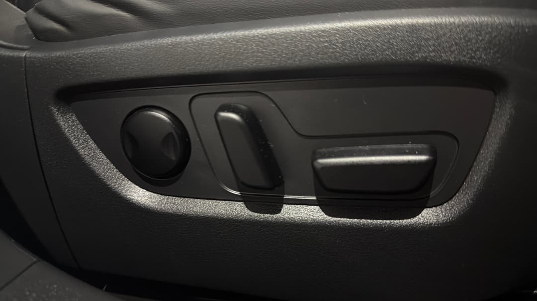 2025 Mazda CX-30 G20 Touring (FWD), Automatic, 15355 km, Drivers Side Adjustment Panel