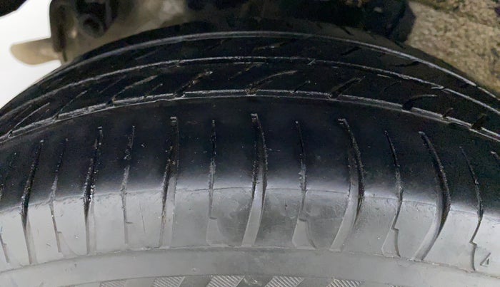 2019 Mahindra Kuv100 K2 TRIP CNG, CNG, Manual, 33,292 km, Right Rear Tyre Tread