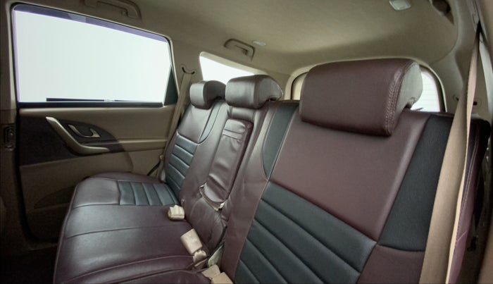 2014 Mahindra XUV500 W6, Diesel, Manual, 87,735 km, Right Side Rear Door Cabin