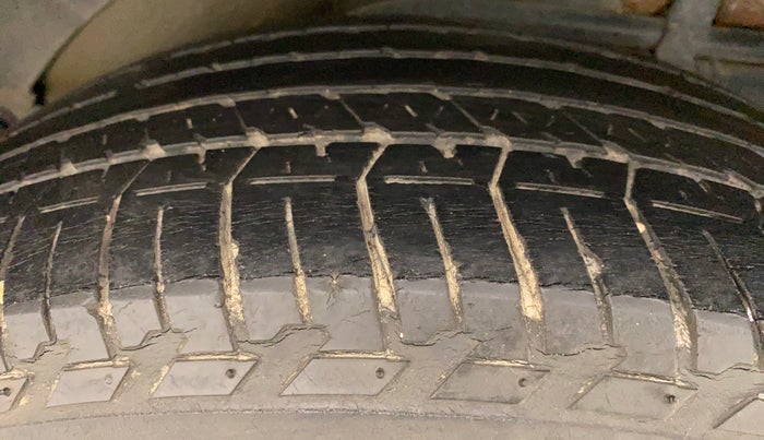 2014 Mahindra XUV500 W6, Diesel, Manual, 87,735 km, Left Rear Tyre Tread