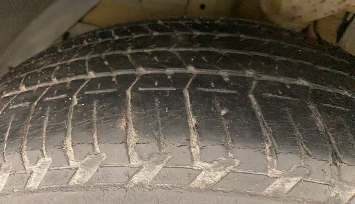 2014 Mahindra XUV500 W6, Diesel, Manual, 87,735 km, Left Front Tyre Tread