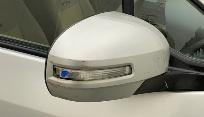 2013 Maruti Ertiga VXI CNG, CNG, Manual, 45,947 km, Right rear-view mirror - Indicator light has minor damage