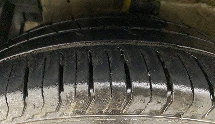 2013 Maruti Ertiga VXI CNG, CNG, Manual, 45,947 km, Left Front Tyre Tread