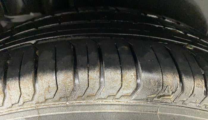 2013 Maruti Ertiga VXI CNG, CNG, Manual, 45,947 km, Right Rear Tyre Tread