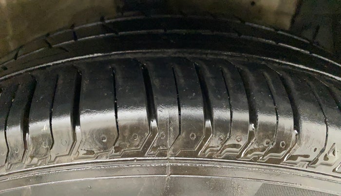 2013 Maruti Ertiga VXI CNG, CNG, Manual, 45,947 km, Right Front Tyre Tread