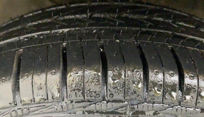 2020 Maruti Swift VXI, Petrol, Manual, 60,134 km, Left Front Tyre Tread