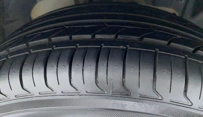 2017 Ford Ecosport TITANIUM 1.5L PETROL, Petrol, Manual, 70,996 km, Right Front Tyre Tread