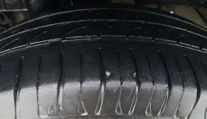 2016 Mahindra Kuv100 K8 D 6 STR, Diesel, Manual, 79,730 km, Left Rear Tyre Tread