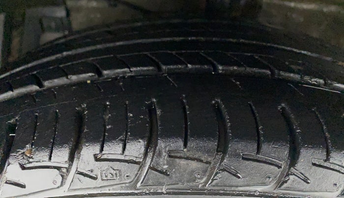 2017 Maruti Ciaz DELTA 1.3 DDIS SHVS, Diesel, Manual, 68,943 km, Left Front Tyre Tread