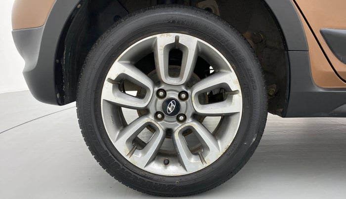 2016 Hyundai i20 Active 1.4 S, Diesel, Manual, 1,17,692 km, Right Rear Wheel