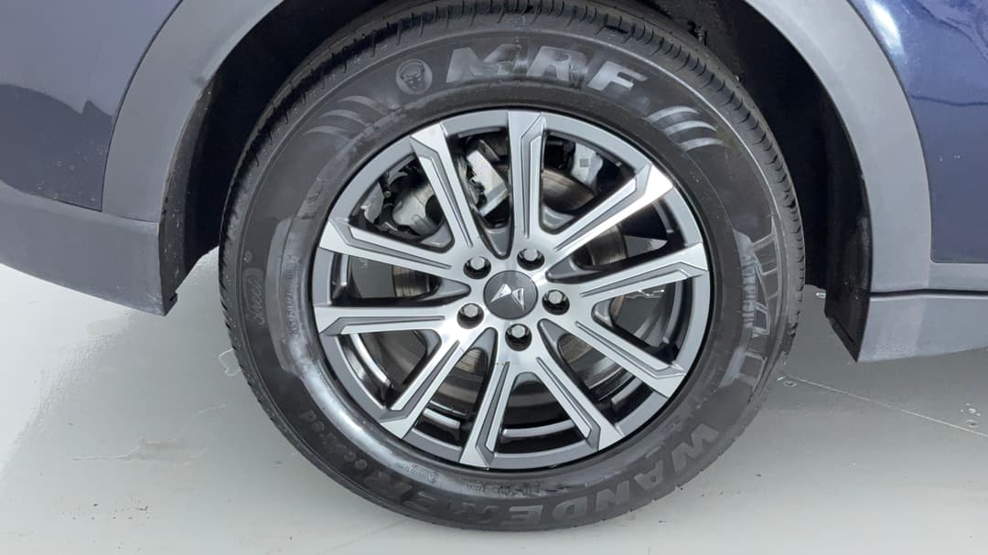 2023 Mahindra Xuv700 Ax7l, Automatic, 48441 km, Right Rear Wheel