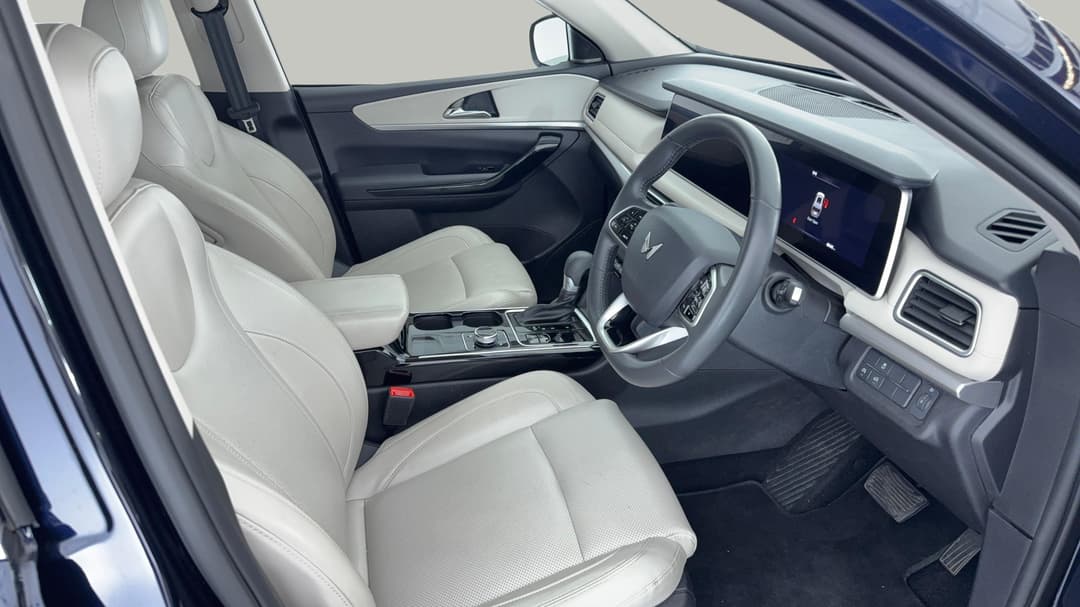 2023 Mahindra Xuv700 Ax7l, Automatic, 48441 km, Right Side Front Door Cabin View