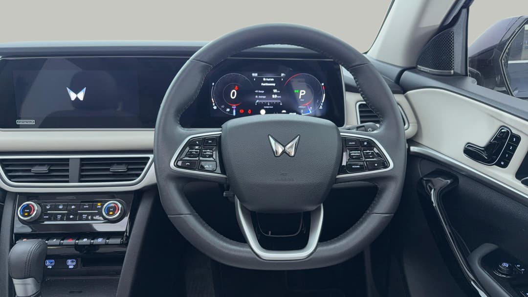 2023 Mahindra Xuv700 Ax7l, Automatic, 48441 km, Steering Wheel Close-up
