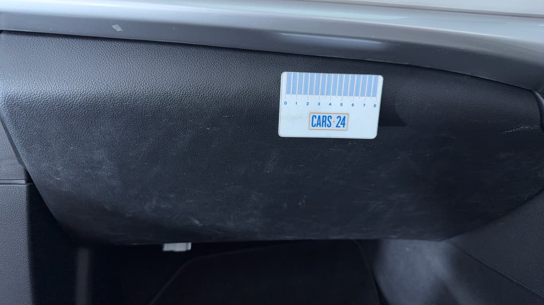 2023 Mahindra Xuv700 Ax7l, Automatic, 48441 km, Glove Box Scratch