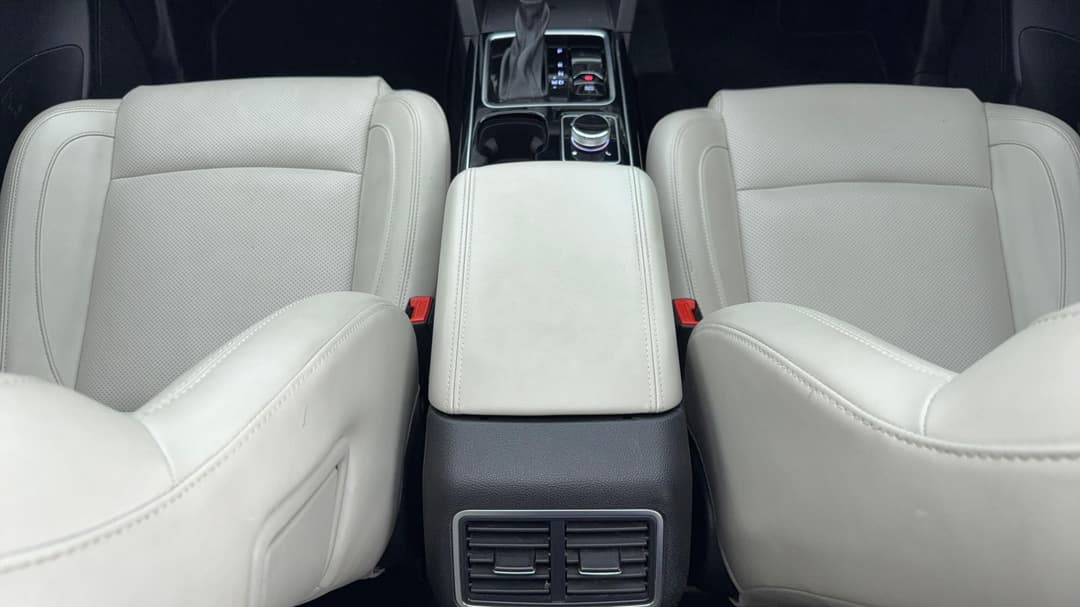 2023 Mahindra Xuv700 Ax7l, Automatic, 48441 km, Center Console