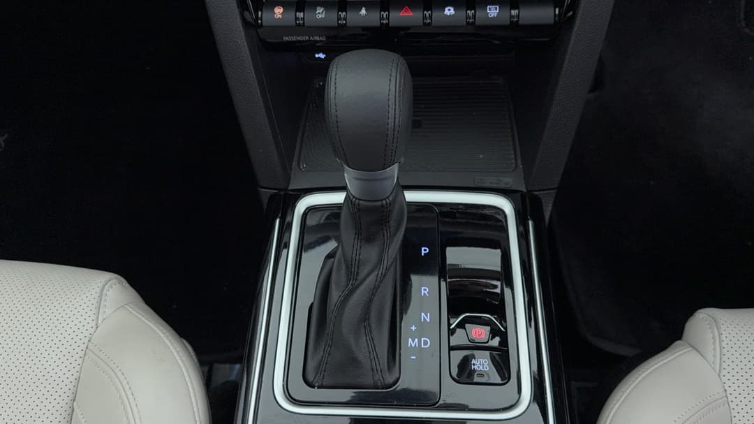 2023 Mahindra Xuv700 Ax7l, Automatic, 48441 km, Gear Lever 