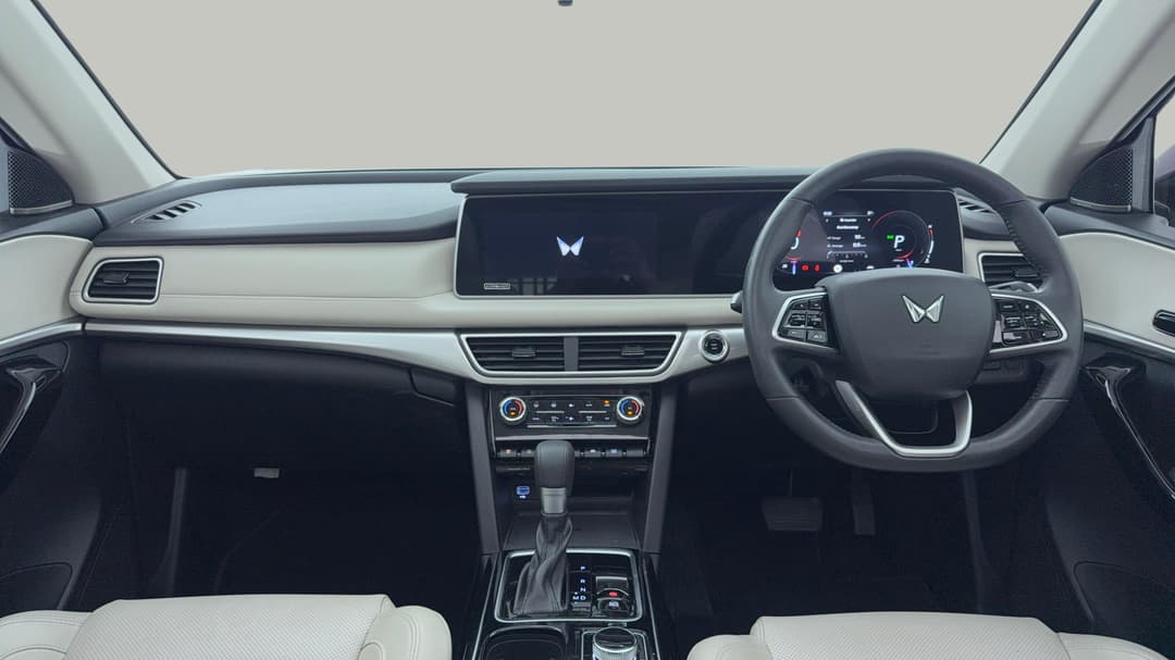 2023 Mahindra Xuv700 Ax7l, Automatic, 48441 km, Dashboard View