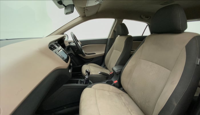 2017 Hyundai Elite i20 1.4 CRDI ASTA (O), Diesel, Manual, 70,821 km, Right Side Front Door Cabin