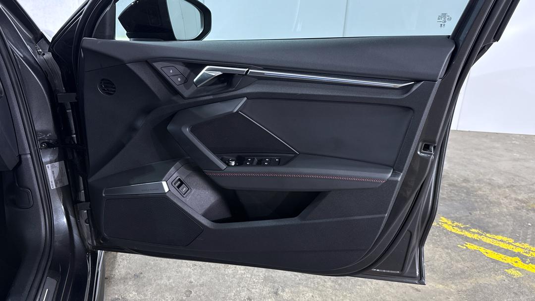 2023 Audi S3 2.0 Tfsi Quattro, Automatic, 34745 km, Speaker View