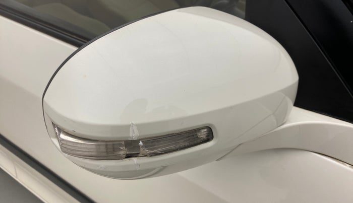 2014 Maruti Swift Dzire AUTOMATIC, Petrol, Automatic, 27,550 km, Right rear-view mirror - Indicator light has minor damage