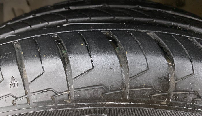 2014 Maruti Swift Dzire AUTOMATIC, Petrol, Automatic, 27,550 km, Left Front Tyre Tread