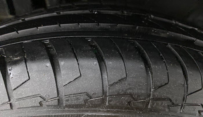 2014 Maruti Swift Dzire AUTOMATIC, Petrol, Automatic, 27,550 km, Right Rear Tyre Tread