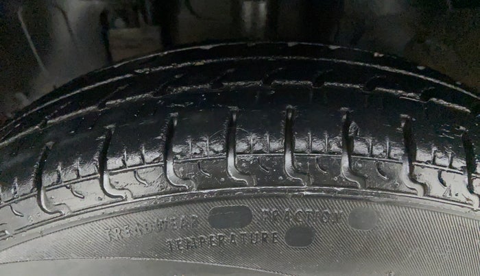 2018 Renault Kwid RXE, Petrol, Manual, 41,197 km, Left Front Tyre Tread