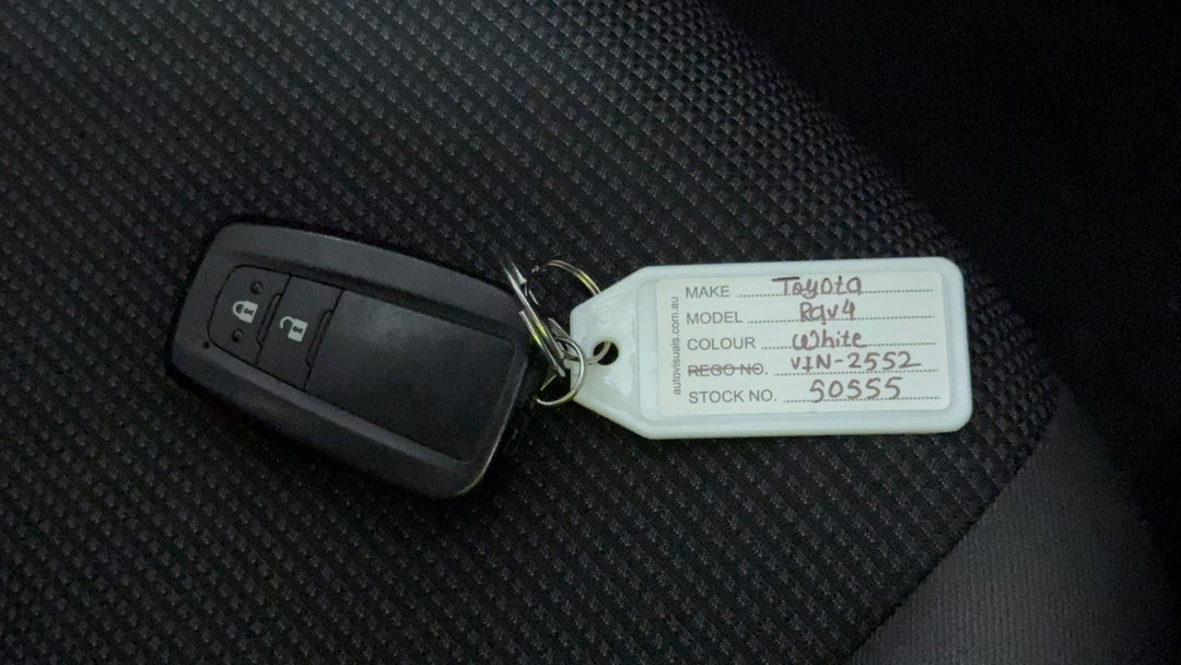 2020 Toyota RAV4 Gx (2WD) Hybrid, Automatic, 107619 km, Key Close-up