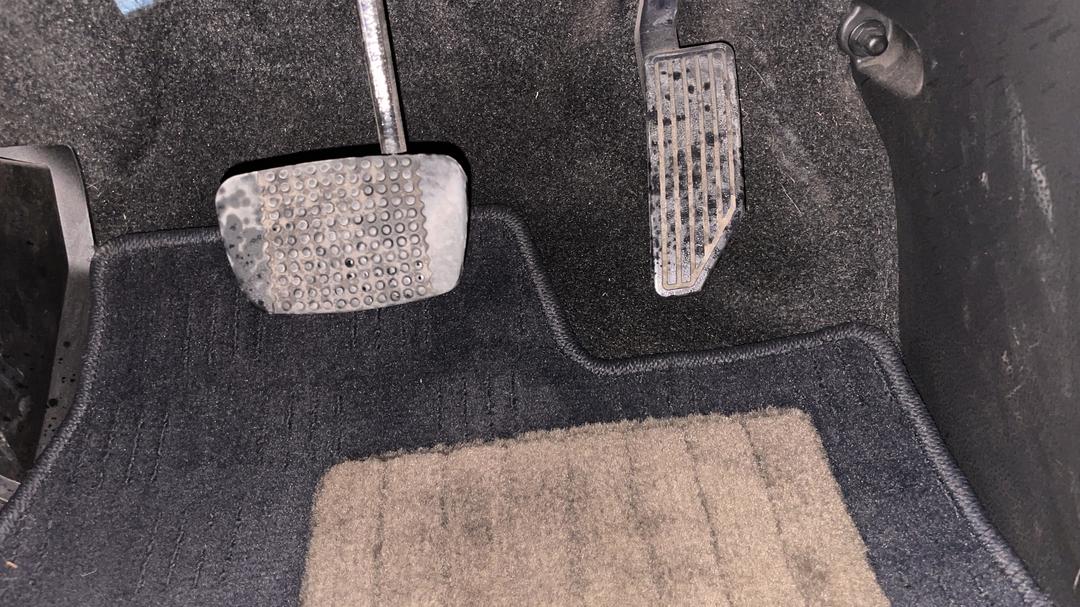 2019 Isuzu MU-X Ls-t (4x2), Automatic, 83453 km, Pedals and Footmat