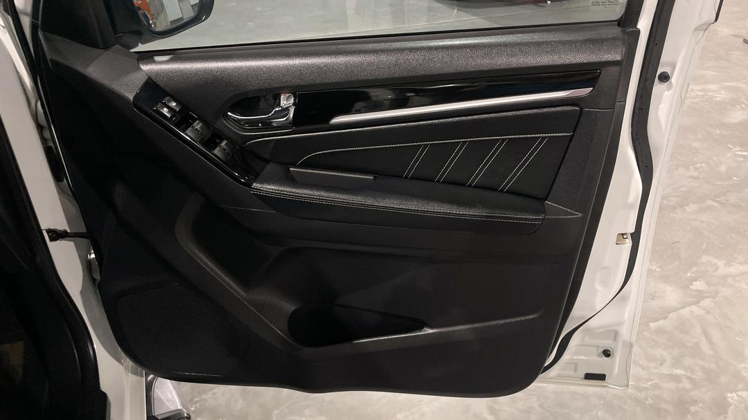 2019 Isuzu MU-X Ls-t (4x2), Automatic, 83453 km, Speaker View