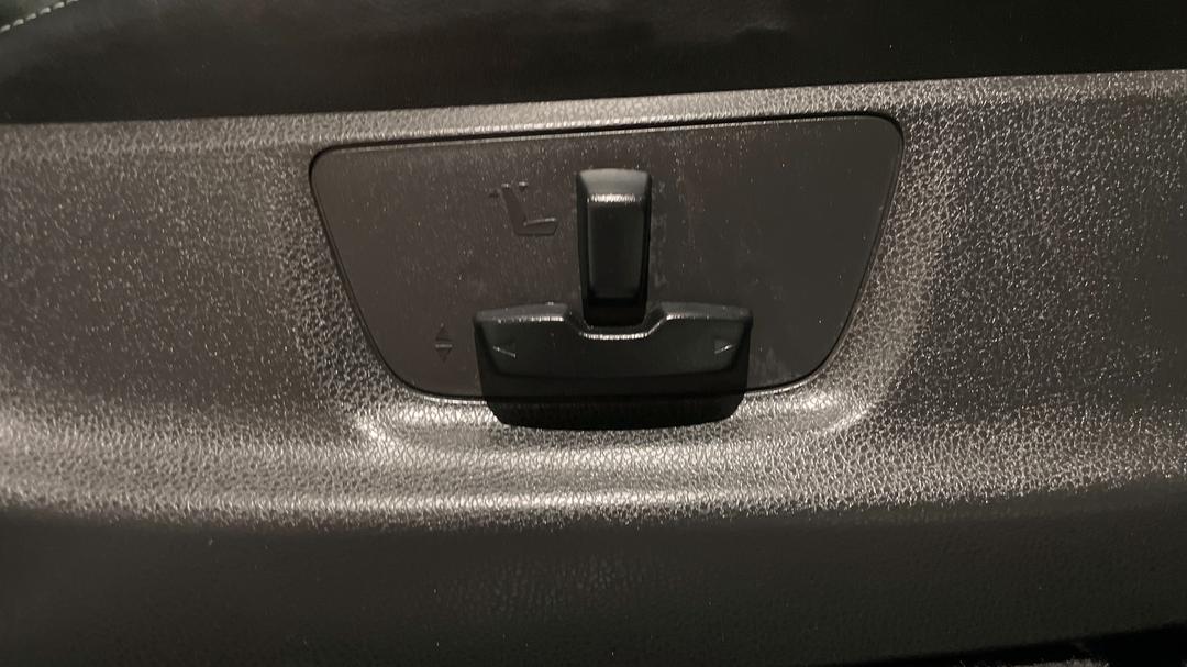 2019 Isuzu MU-X Ls-t (4x2), Automatic, 83453 km, Drivers Side Adjustment Panel