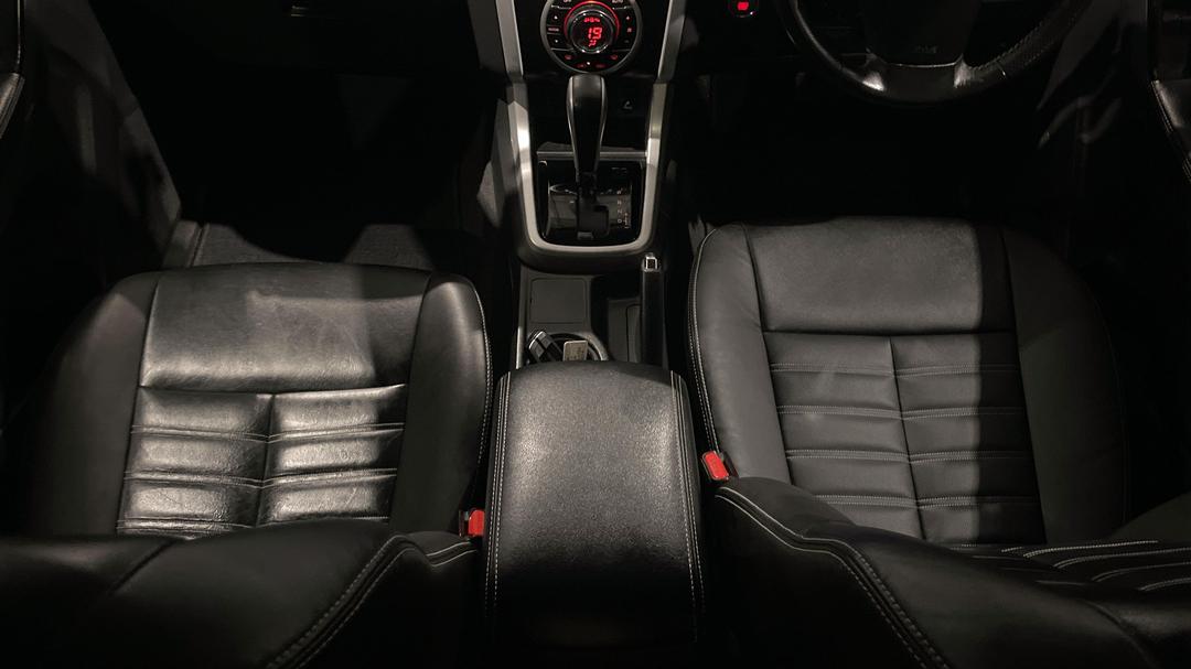 2019 Isuzu MU-X Ls-t (4x2), Automatic, 83453 km, Center Console