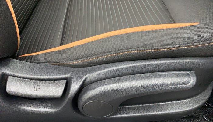 2017 Hyundai Elite i20 ASTA 1.2 DUAL TONE, Petrol, Manual, 26,347 km, Driver Side Adjustment Panel