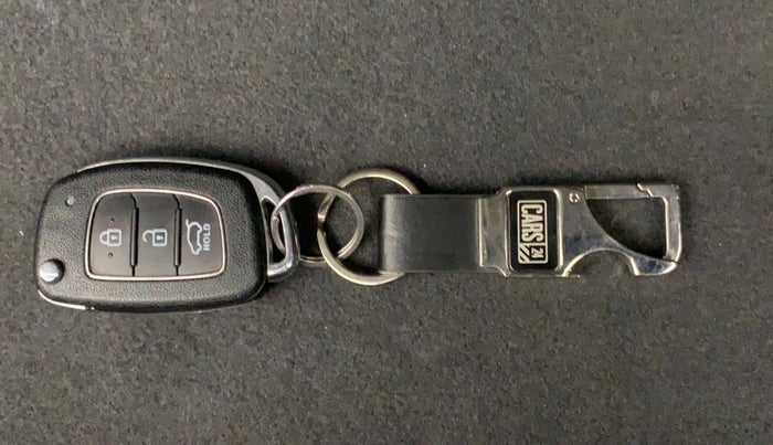 2017 Hyundai Elite i20 ASTA 1.2 DUAL TONE, Petrol, Manual, 26,347 km, Key Close-up
