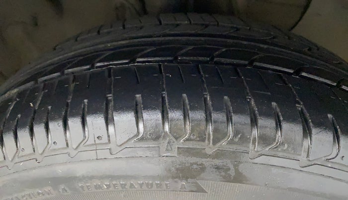 2017 Hyundai Elite i20 ASTA 1.2 (O), Petrol, Manual, 73,849 km, Right Front Tyre Tread