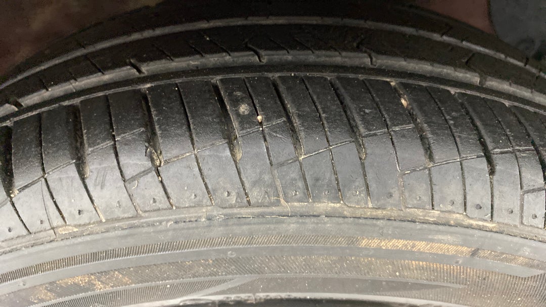 Right Front Tyre Tread