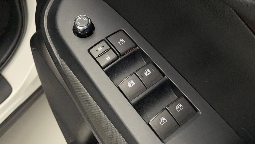 2015 Toyota Kluger Gx (4x4), Automatic, 155401 km, Drivers Side Door Panel Controls