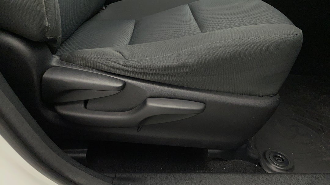 2015 Toyota Kluger Gx (4x4), Automatic, 155401 km, Drivers Side Adjustment Panel